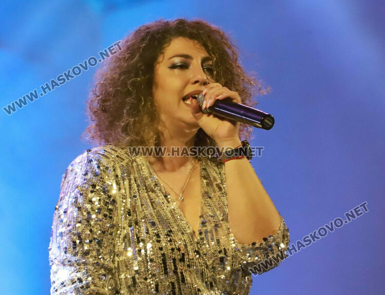 Графа, Нора Караиванова и заря в Деня на Хасково