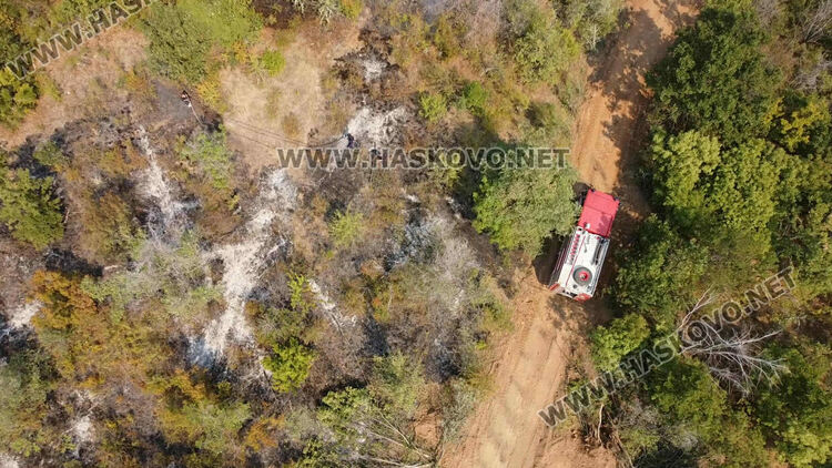 Продължава гасенето на пожара в Сакар, обхванал 13 000 дка