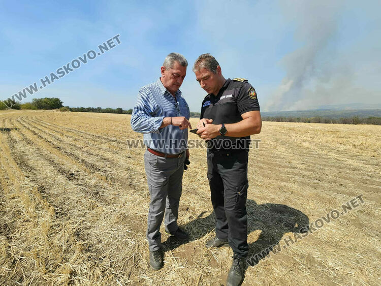 Продължава гасенето на пожара в Сакар, обхванал 13 000 дка