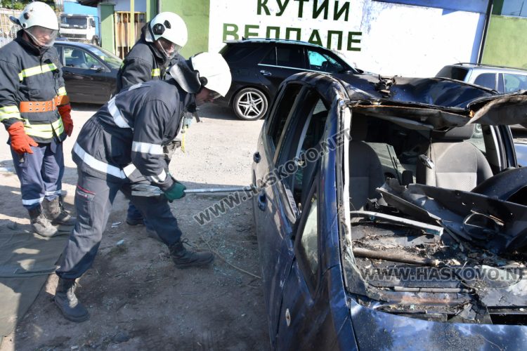 Хасковски пожарникари оказват помощ при 100-150 тежки катастрофи годишно