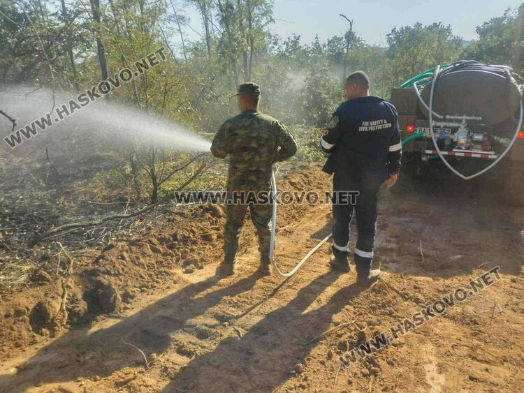 Продължава гасенето на пожара в Сакар, обхванал 13 000 дка