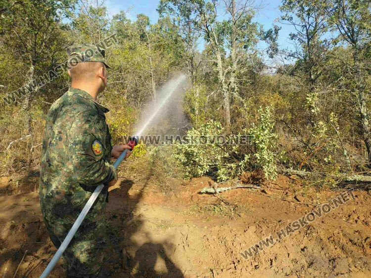 Продължава гасенето на пожара в Сакар, обхванал 13 000 дка