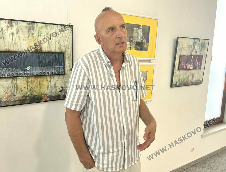 Васил Тенев представя 30 абстрактни творби в „Настроения“