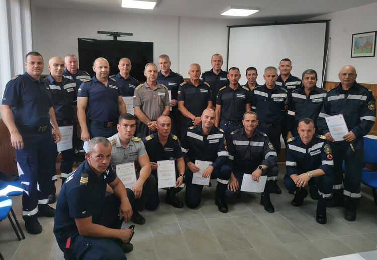 26 служители на РДПБЗН-Кърджали са наградени по случай професионалния си празник
