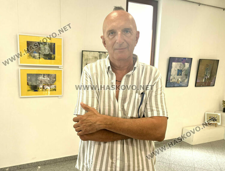 Васил Тенев представя 30 абстрактни творби в „Настроения“
