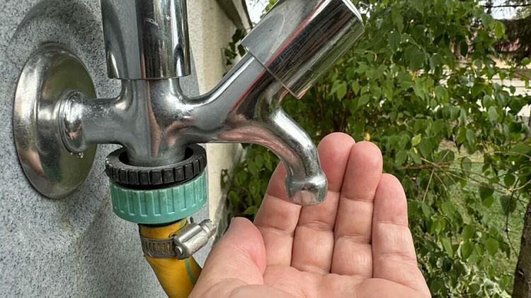 Водата в Плевен е годна за пиене... когато я има