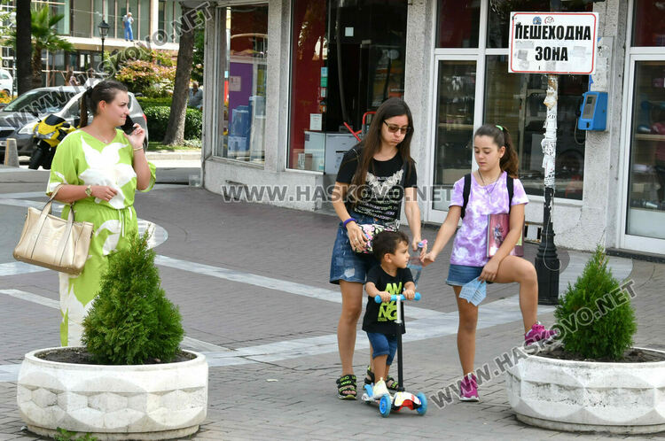 Облачно през целия ден, възможни са кратки валежи следобед