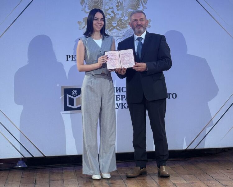 Тома Николов и Мирослава Златанова от Хасково с Национални дипломи от МОН за отличен успех