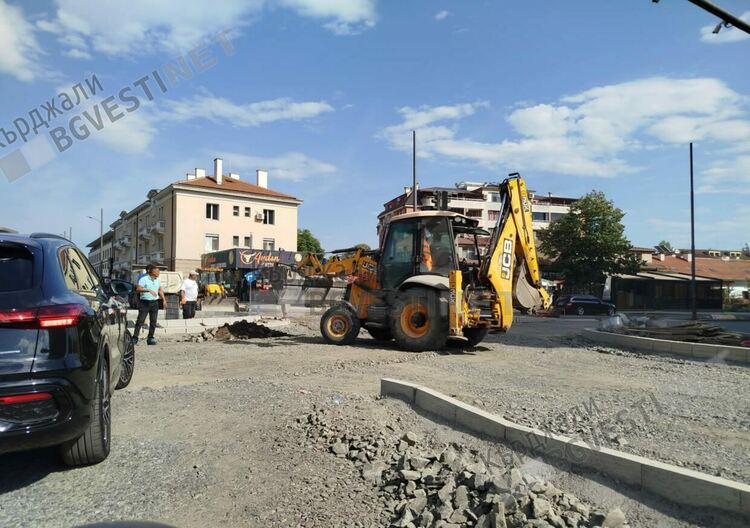 Родители на ученици в Кърджали са в стрес,очакват трафика в първия учебен ден да бъде парализиран