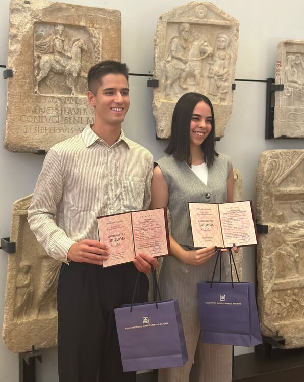 Тома Николов и Мирослава Златанова от Хасково с Национални дипломи от МОН за отличен успех