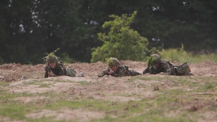 „Всичко, за да защитя детето си“: Защо една полска майка се подготвя за война