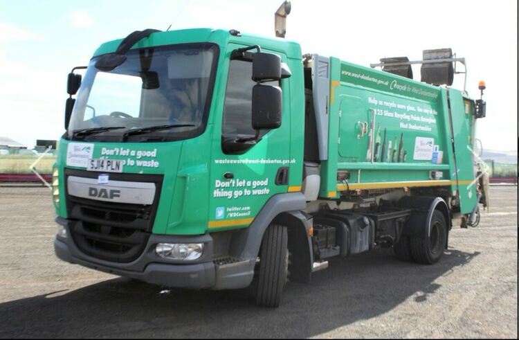 Асеновградчани са ядосани заради преливащи кошове и несъбрани боклуци 