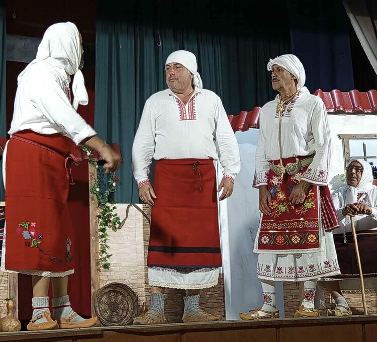 След десетилетия отново театър на сцената в Конуш 