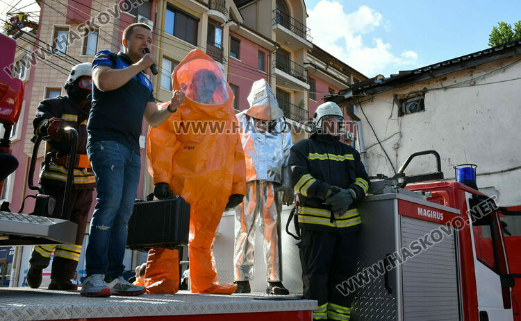 Хасковските пожарникари отбелязаха професионалния си празник с пъстро детско тържество