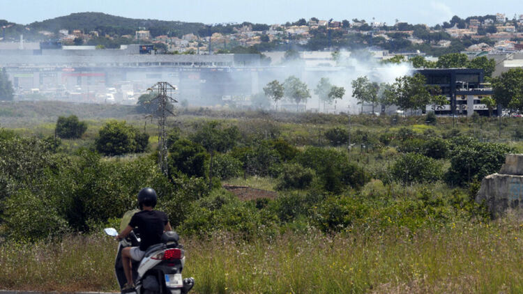 Стотици на протест в Испания заради мерките срещу горските пожари