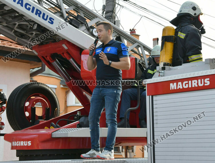 Хасковските пожарникари отбелязаха професионалния си празник с пъстро детско тържество