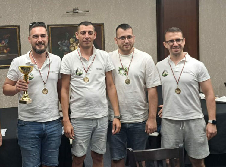 „Опустошителите“ спечелиха отборния турнир по спортен бридж в памет на Теню Тенев „Хасково 2025“ 