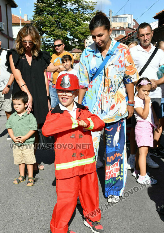 Хасковските пожарникари отбелязаха професионалния си празник с пъстро детско тържество