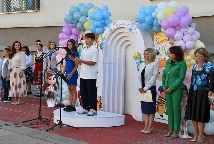 112 първокласници посрещна ОУ „Иван Рилски“, откриха нов СТЕМ център  