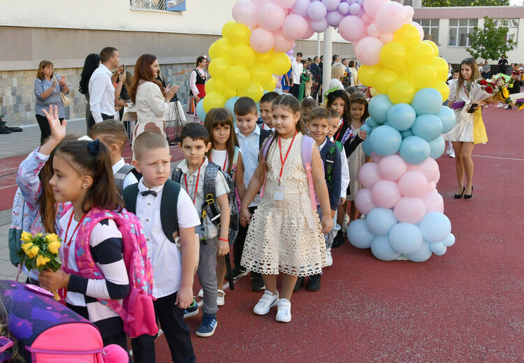 112 първокласници посрещна ОУ „Иван Рилски“, откриха нов СТЕМ център  