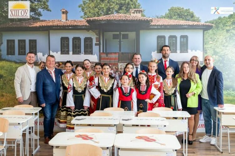 Кметът на община Перник Станислав Владимиров откри новата учебна година