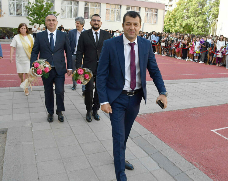 112 първокласници посрещна ОУ „Иван Рилски“, откриха нов СТЕМ център