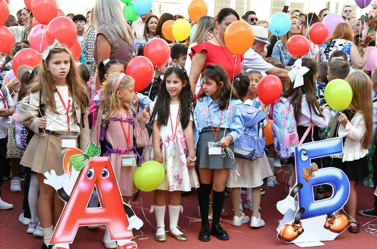 112 първокласници посрещна ОУ „Иван Рилски“, откриха нов СТЕМ център