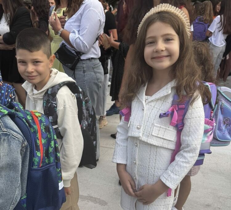 В ОУ „Св. Климент Охридски“ вместо букети дариха средства за деца в нужда