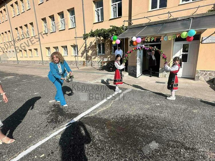 Откриха тържествено новата учебна година в село Нановица