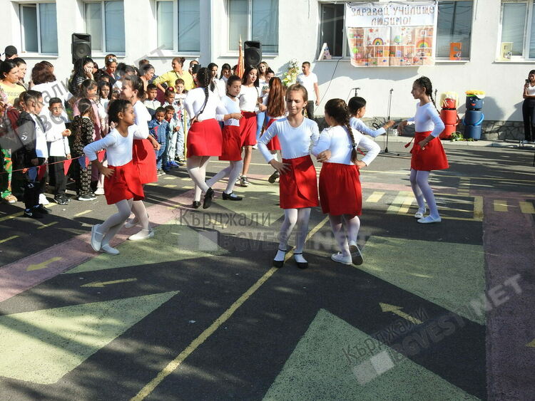 Училище „П.К.Яворов“в кв.“Боровец“посрещна обновено своите ученици