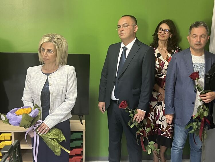 112 първокласници посрещна ОУ „Иван Рилски“, откриха нов СТЕМ център