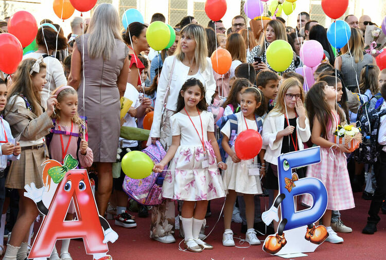 112 първокласници посрещна ОУ „Иван Рилски“, откриха нов СТЕМ център  