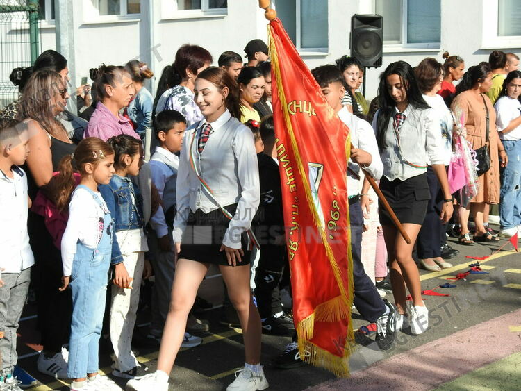 Училище „П.К.Яворов“в кв.“Боровец“посрещна обновено своите ученици