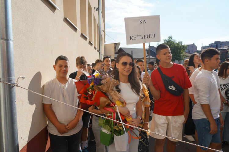 Усмивки и вдъхновение на старта на новата учебна година в ПГТ „Александър Паскалев“