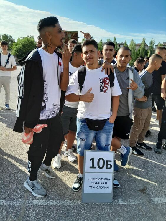 ПГМЕТ – Хасково посрещна своите ученици за 77-и път с надежда и вяра в успешното им бъдеще