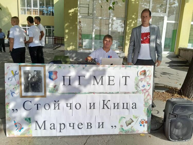ПГМЕТ – Хасково посрещна своите ученици за 77-и път с надежда и вяра в успешното им бъдеще