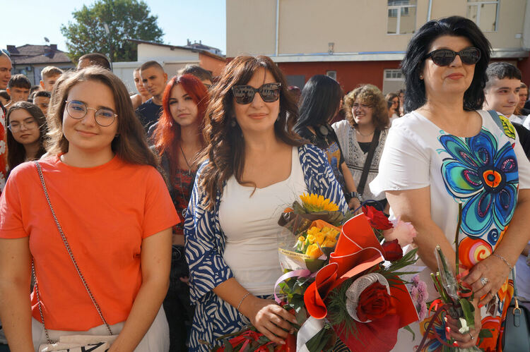 Усмивки и вдъхновение на старта на новата учебна година в ПГТ „Александър Паскалев“