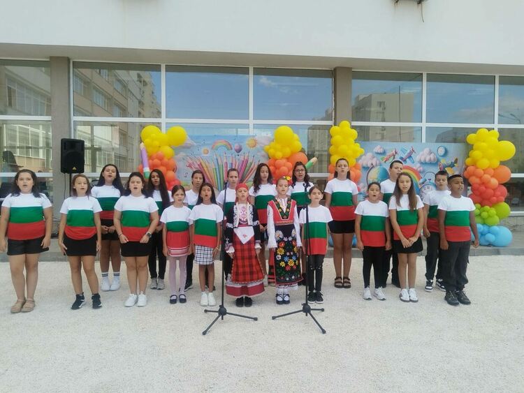 ОУ „Шандор Петьофи“ оживя с Кирил и Методий, Паисий и съвременно дете