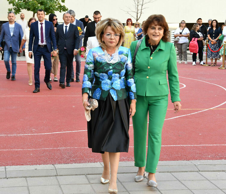 112 първокласници посрещна ОУ „Иван Рилски“, откриха нов СТЕМ център  