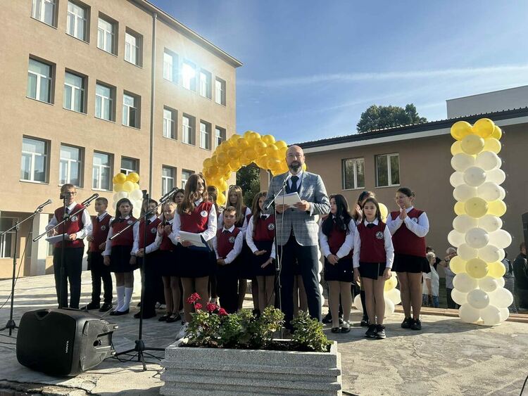 Кметът на община Перник Станислав Владимиров откри новата учебна година