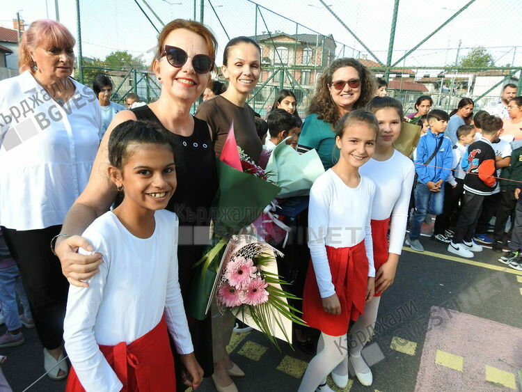 Училище „П.К.Яворов“в кв.“Боровец“посрещна обновено своите ученици