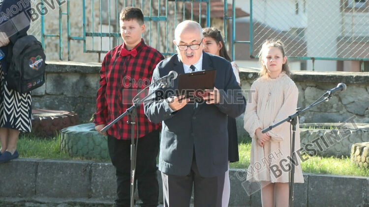 Николай Колев директор на  ОУ „Проф. Асен Златаров“