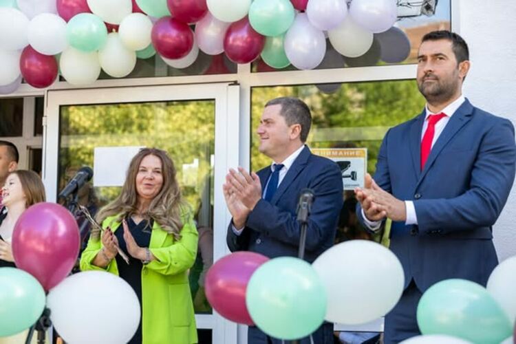 Кметът на община Перник Станислав Владимиров откри новата учебна година