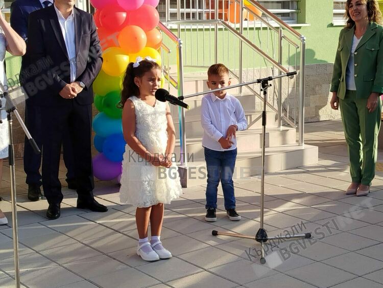 В първия учебен ден кметът Ерол Мюмюн откри новата детска градина в кв. „Възрожденци”