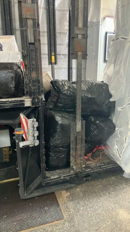 Задържаха рекордно количество от близо 740 кг марихуана за над 11,8 млн. лв. в тир