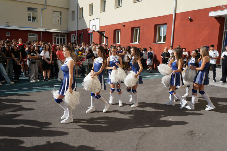 Усмивки и вдъхновение на старта на новата учебна година в ПГТ „Александър Паскалев“