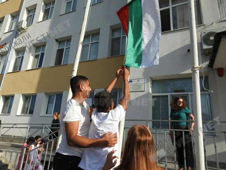 Училище „П.К.Яворов“в кв.“Боровец“посрещна обновено своите ученици