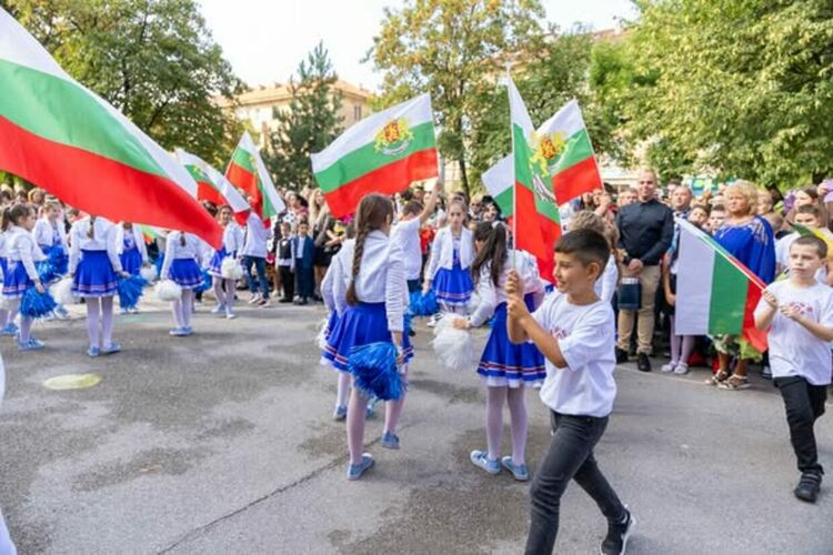 Кметът на община Перник Станислав Владимиров откри новата учебна година