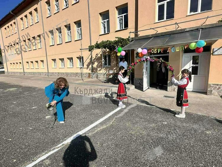 Откриха тържествено новата учебна година в село Нановица