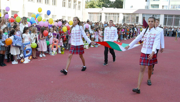 112 първокласници посрещна ОУ „Иван Рилски“, откриха нов СТЕМ център  